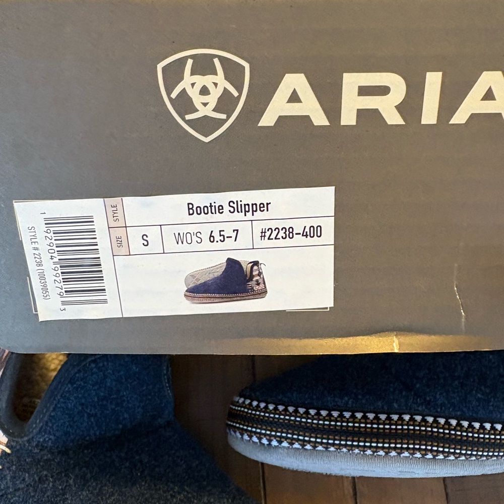 Ariat blue slippers bootie slipper small 6.5-7 new with box! - Picture 2 of 7